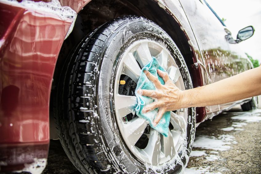 איך לנקות את האוטו